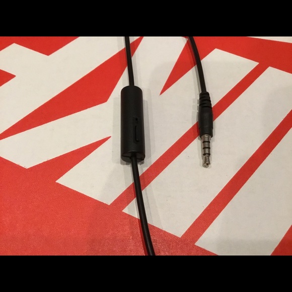 🔥COMFORTABLE HEADPHONES🔥(wired) - Picture 2 of 2